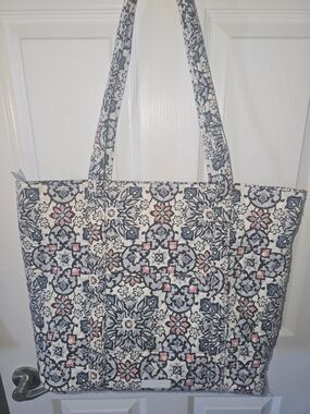 Vera Bradley Quilted Floral Tote in Cream, Navy & Pink Lisbon Medallion (Large)